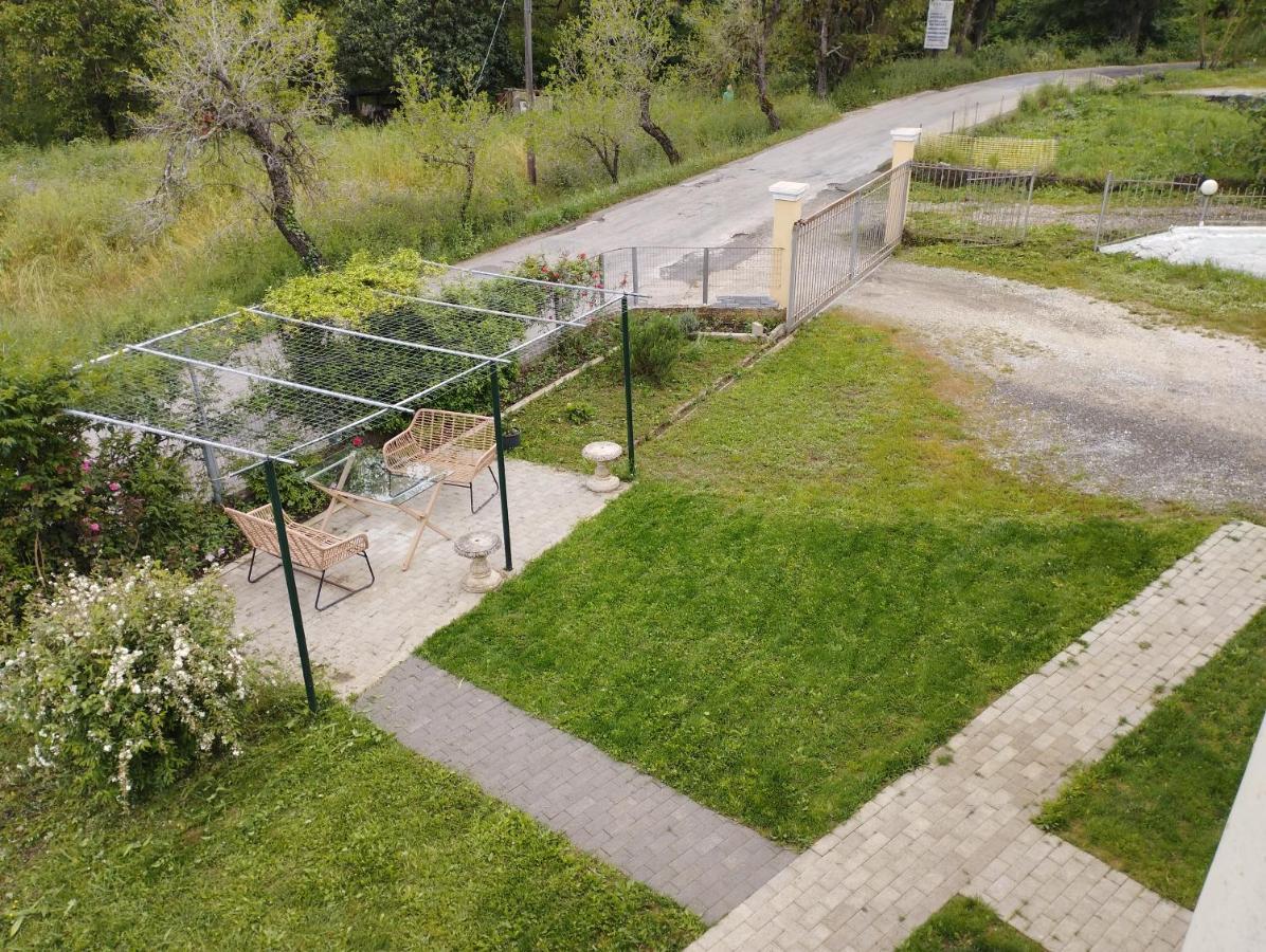 Home Amalias Kompitsion Экстерьер фото